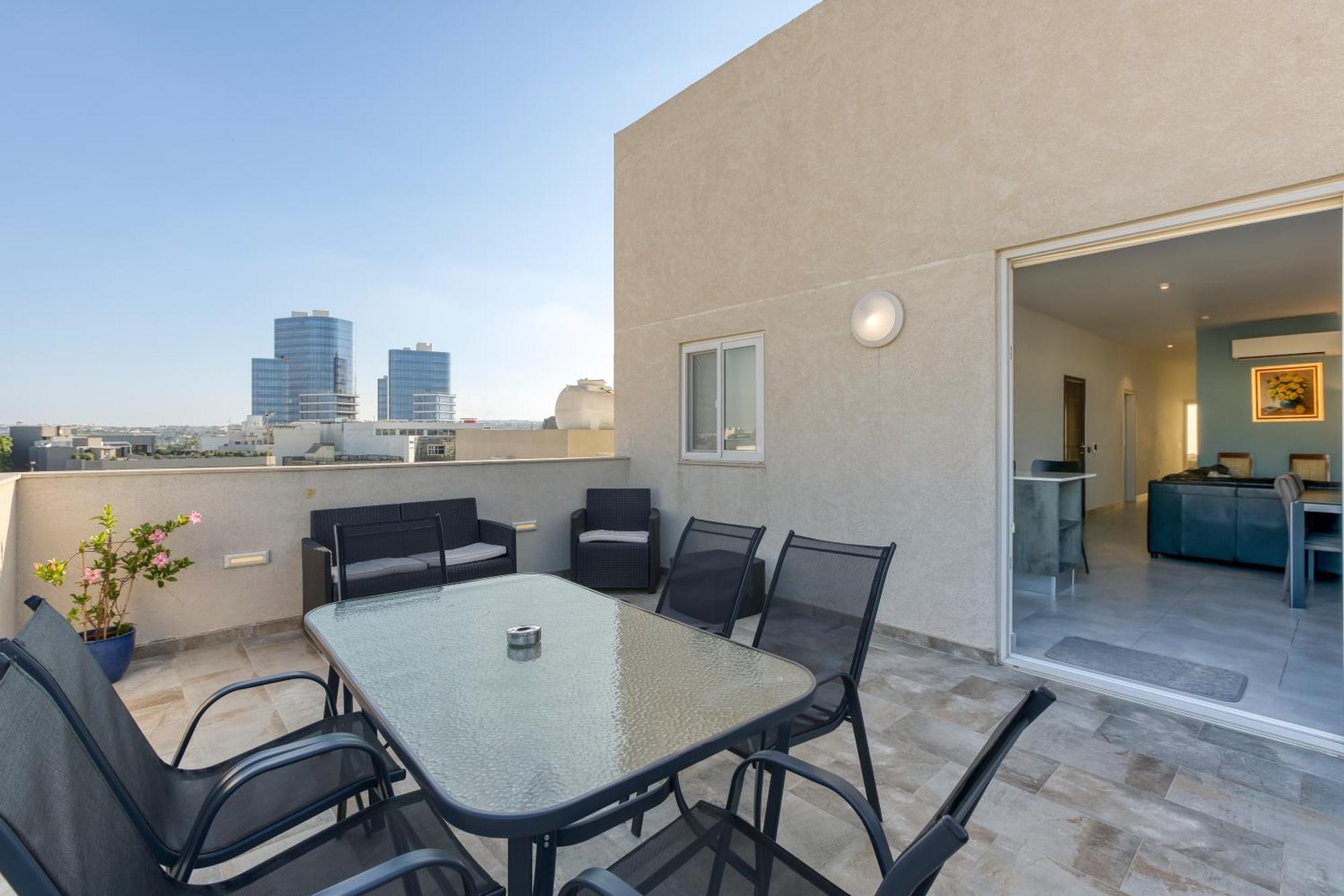 Annitchka Mansions - Penthouse In Malta Apartment
