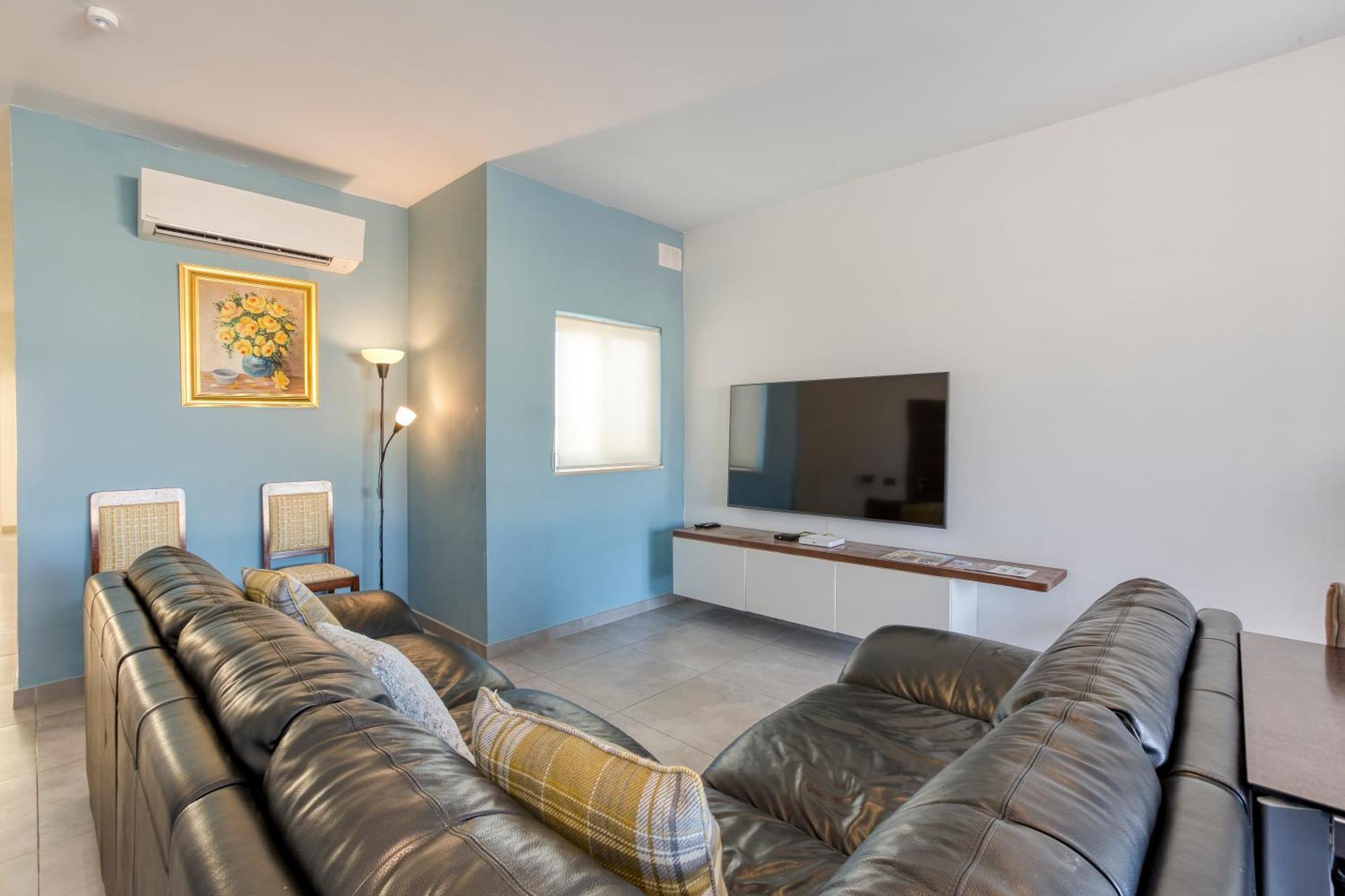 Annitchka Mansions - Penthouse In Malta Apartment *